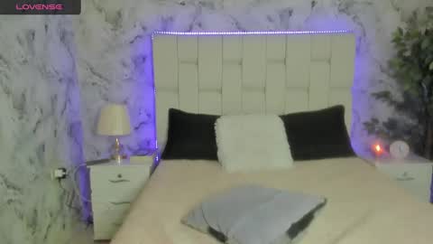 Snapshot of sara_fernandezz chatting on February 26, 5:24 am sara online show from February 26, 5:24 am