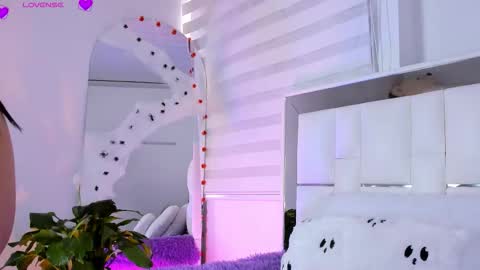 Snapshot of sara_goddess01 chatting on October 29, 7:03 pm Sara online show from October 29, 7:03 pm