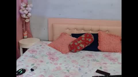 sara_jhons22 online show from December 23, 12:39 am