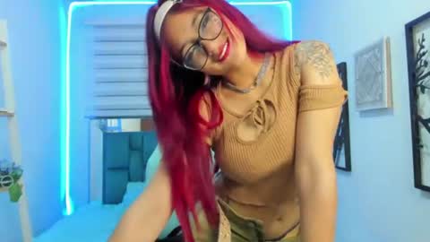 sara_red_x online show from June 18, 3:45 am