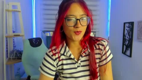 sara_red_x online show from June 13, 4:01 am