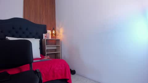Snapshot of sara_stone17 chatting on September 29, 12:37 pm  -  online show from September 29, 12:37 pm