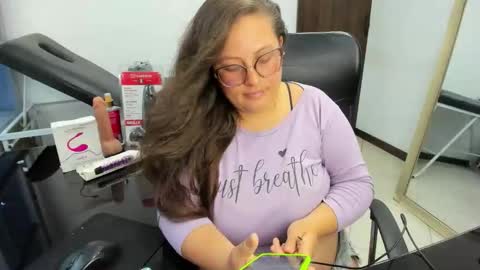 sara_thonson_ online show from February 12, 8:23 pm