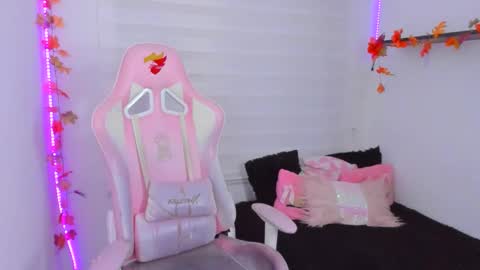 Sarah Ramirez online show from November 19, 3:06 am