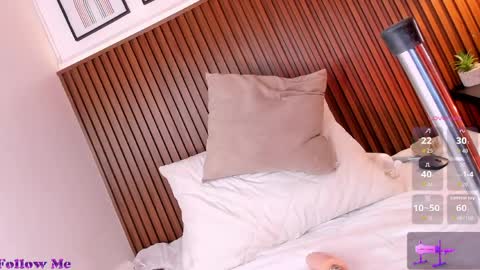 sara online show from April 18, 2:24 am