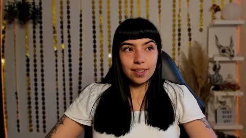 Sara online show from January 7, 10:30 pm