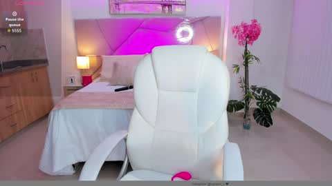 saracruz online show from March 31, 2:23 am