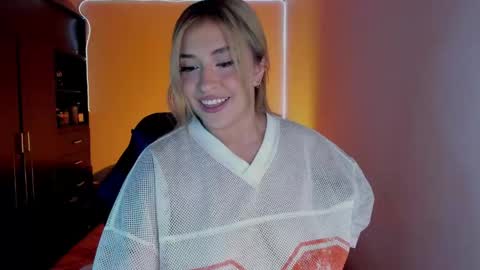 saradiazxxx online show from April 16, 8:14 am