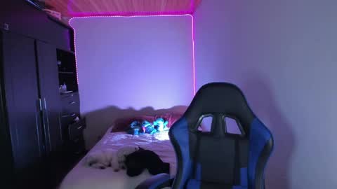 saradiazxxx online show from April 12, 7:45 am