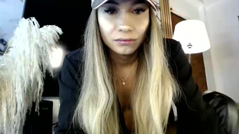 Snapshot of saragoddesshot chatting on September 26, 9:12 pm CALL ME LOVE SARITA online show from September 26, 9:12 pm