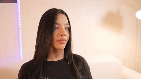 Snapshot of sarah_hiill chatting on February 6, 10:00 pm online show from February 6, 10:00 pm