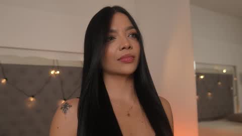 Snapshot of sarah_hiill chatting on October 7, 8:16 pm online show from October 7, 8:16 pm