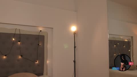 Snapshot of sarah_hiill chatting on September 19, 8:12 pm online show from September 19, 8:12 pm