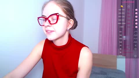 Snapshot of sarah_hs chatting on March 11, 3:34 pm Sarah online show from March 11, 3:34 pm