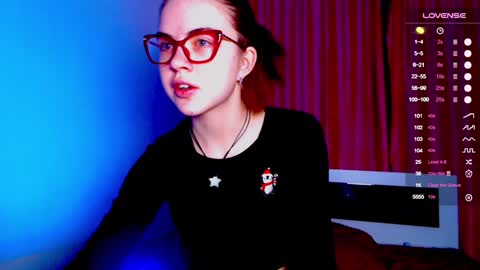 Snapshot of sarah_hs chatting on December 19, 1:51 pm Sarah online show from December 19, 1:51 pm