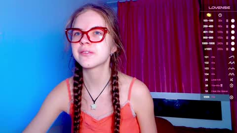 Snapshot of sarah_hs chatting on January 2, 12:24 pm Sarah online show from January 2, 12:24 pm