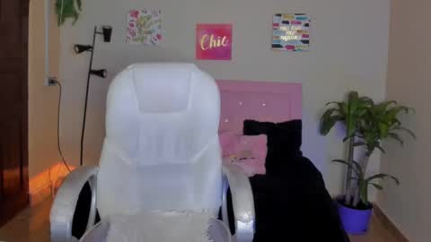 Sarah Ramirez online show from February 19, 2:44 pm