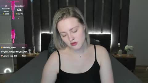 Snapshot of sarah_soul chatting on February 9, 6:43 am Sarah online show from February 9, 6:43 am