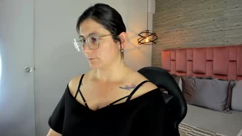 Snapshot of sarahdeyvis chatting on October 22, 4:19 pm Sarah Deyvis online show from October 22, 4:19 pm
