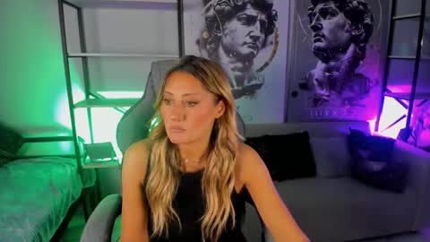 Divine Sarah NONUDE model online show from September 13, 12:51 pm