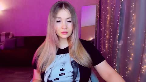 Sarah online show from March 10, 6:12 pm