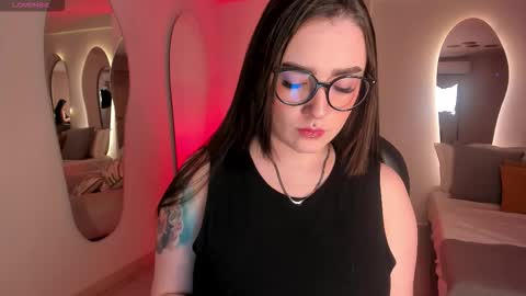 Sarah Rhodes online show from November 17, 12:30 pm