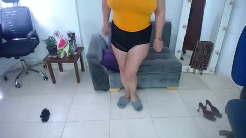 Saraloves online show from January 15, 2:48 pm