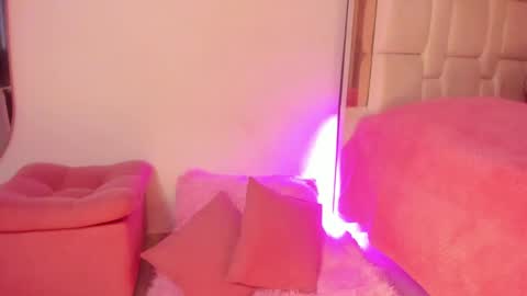 Sara  online show from February 19, 2:55 pm