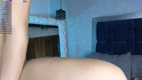 Sara W online show from December 12, 8:25 am