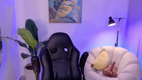 Sara Winstone online show from November 15, 12:56 am