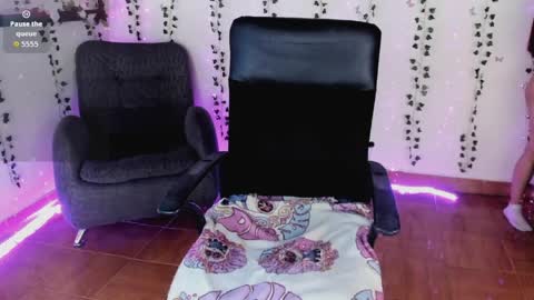 saray__jones online show from April 6, 5:36 pm