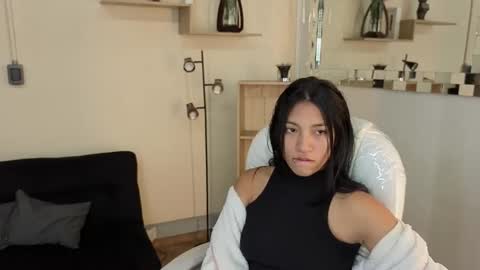  Saray  Say hi in the chat online show from December 15, 12:12 pm