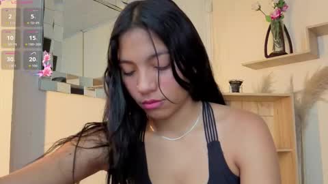 Snapshot of saray_reyes chatting on October 23, 1:12 pm Saray Say hi in the chat online show from October 23, 1:12 pm