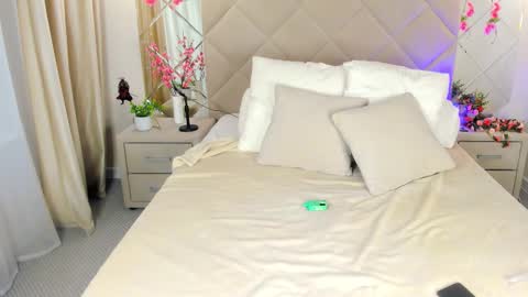 sasha  meow online show from December 4, 9:20 am