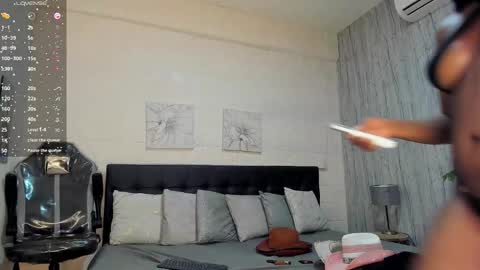 SashhaLux22 online show from February 14, 6:05 am