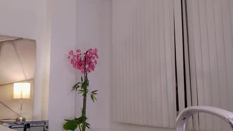 saskia litt online show from February 23, 7:32 am