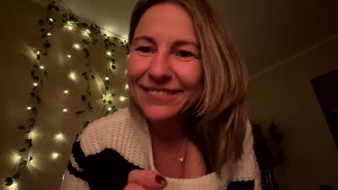 Sassyella online show from December 15, 8:52 am