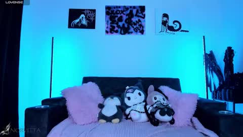    im expecting 300 thumbs up on my altar online show from February 19, 11:15 pm