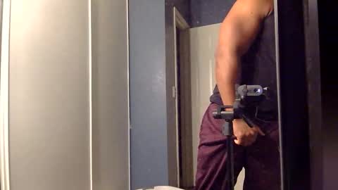 satisfaction01 online show from November 27, 1:30 pm