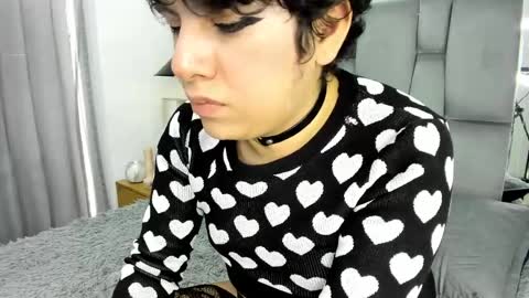 Saturningsweets online show from March 31, 2:06 pm