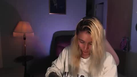 Snapshot of saucy_jenn1 chatting on February 2, 11:00 pm I AM JENN  online show from February 2, 11:00 pm