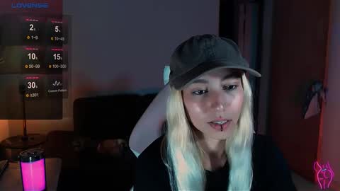 Snapshot of saucy_jenn1 chatting on December 7, 2:47 am I AM JENN  online show from December 7, 2:47 am