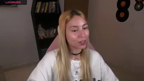 Snapshot of saucy_jenn1 chatting on October 17, 4:27 am I AM JENN  online show from October 17, 4:27 am