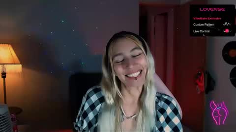 Snapshot of saucy_jenn1 chatting on January 8, 3:08 am I AM JENN  online show from January 8, 3:08 am