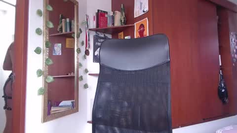 Snapshot of saucy_zaren chatting on January 8, 4:11 pm Zaren online show from January 8, 4:11 pm