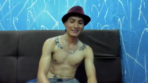 Snapshot of savagelover_ chatting on October 23, 12:01 am SavageLover online show from October 23, 12:01 am