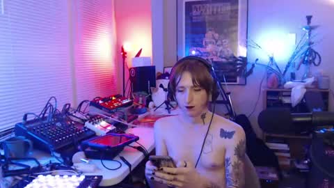 savagewaves online show from April 21, 1:42 am