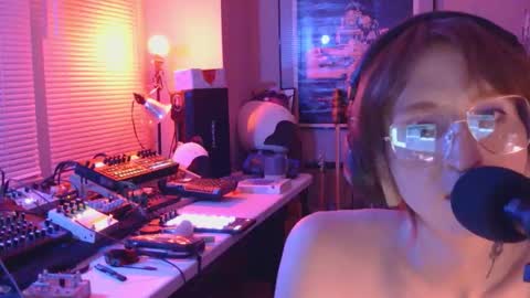 savagewaves online show from March 25, 5:47 am