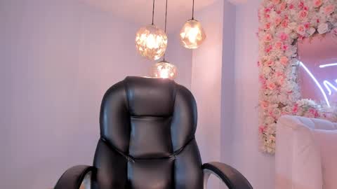 S a v a n n a h  online show from April 3, 1:51 pm