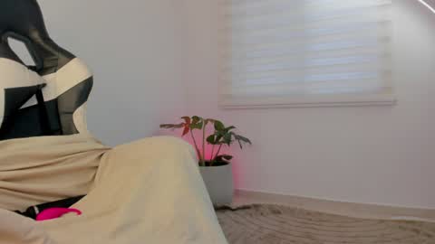 Savannahwildee online show from June 29, 11:43 am